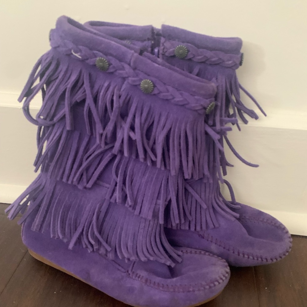 Minnetonka boots size 3